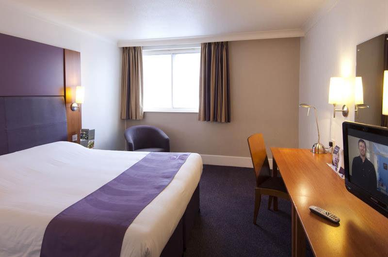 Premier Inn فروم المظهر الخارجي الصورة