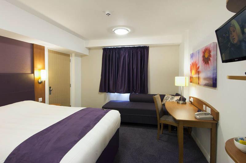 Premier Inn فروم المظهر الخارجي الصورة